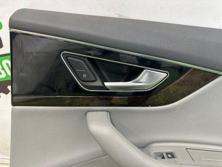 Audi / Q7 / Обшивка двери