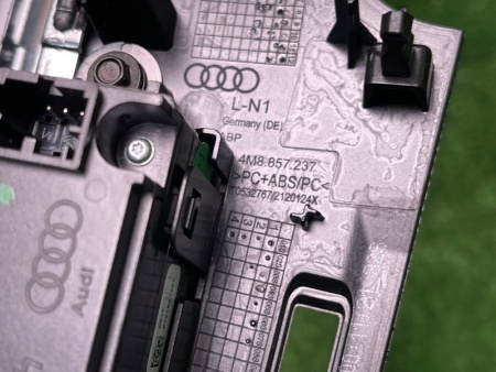 Audi / SQ8 / Декоративная накладка торпедо