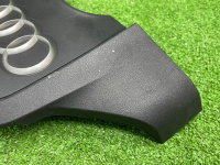 Audi / Q7 / Декоративная крышка двигателя