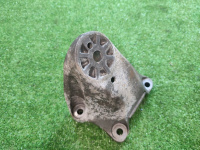 Volkswagen / Touareg / Кронштейн двигателя