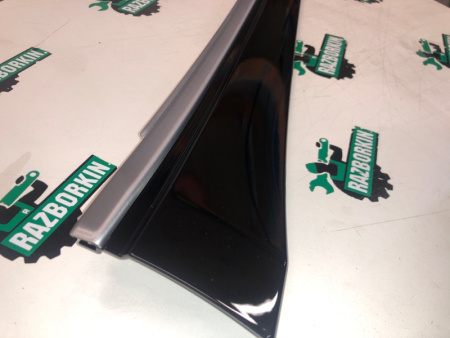 Volkswagen / Touareg / Накладка обшивки двери