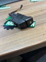 BMW / 5-Series / Кнопка аварийной сигнализации