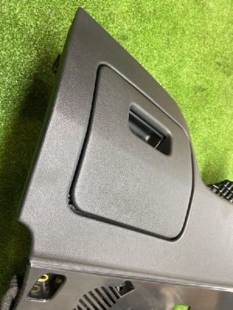 Audi / Q8 / Накладка на торпедо