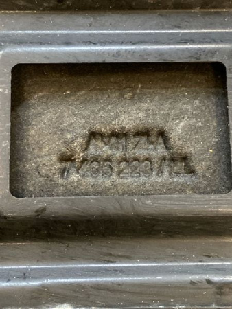 BMW / 7-Series / Кронштейн АКБ