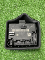 Audi / A7 / Блок управления двери