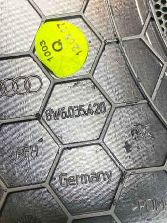 Audi / A5 / Накладка динамика
