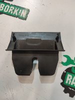 Volvo / S60 / Накладка замка багажника