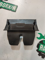 Volvo / S60 / Накладка замка багажника