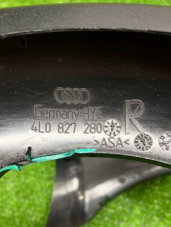Audi / Q7 / Накладка петли багажника