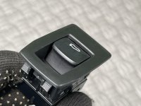 BMW / 3-Series / Кнопка открытия багажника