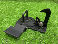 Audi / Q7 / Крюк замка капота