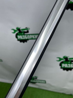 Audi / Q8 / Молдинг стекла