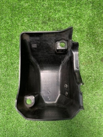 BMW / M6 / Щиток моторного отсека