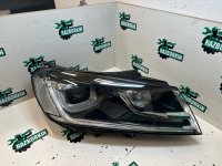 Volkswagen / Touareg / Фара