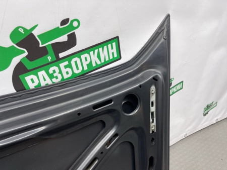 Mercedes-Benz / E-Class / Крышка багажника