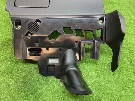 Audi / Q8 / Накладка на торпедо