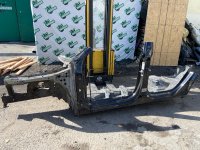 Audi / Q8 / Боковина