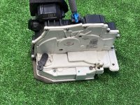 Audi / A6 / Замок двери