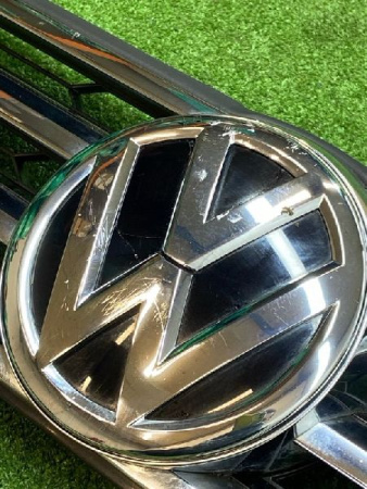 Volkswagen / Touareg / Решетка радиатора