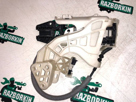 Volkswagen / Tiguan / Кронштейн ручки двери