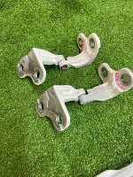 Land Rover / Range Rover / Петля двери