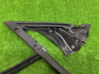 Audi / Q8 / Уплотнитель стекла двери