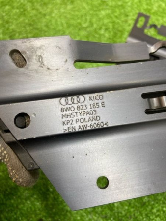Audi / A5 / Скоба капота
