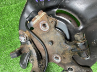 Mercedes-Benz / 190e / Кулак поворотный