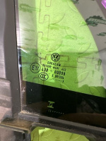 Volkswagen / Tiguan / Форточка двери