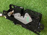 BMW / 7-Series / Замок багажника