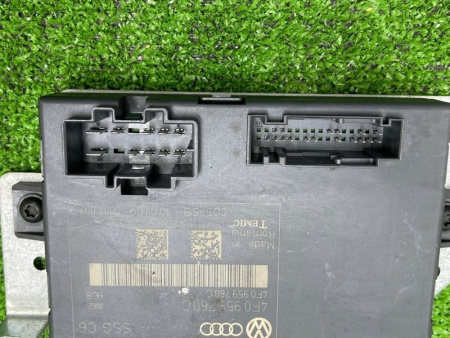 Audi / Q7 / Блок управления сиденьем