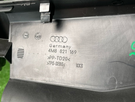 Audi / SQ8 / Пыльник крыла