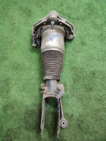 Audi / Q7 / Пневмостойка