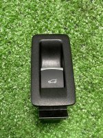 Volkswagen / Touareg / Кнопка открытия багажника