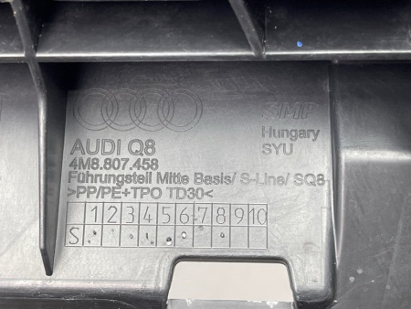 Audi / Q8 / Кронштейн бампера