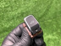 Audi / A6 / Кнопка открытия багажника
