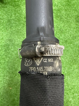 Volkswagen / Touareg / Патрубок интеркулера