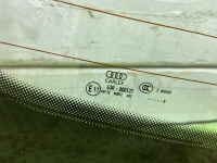 Audi / A6 / Стекло заднее