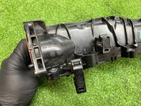 Audi / Q8 / Коллектор впускной