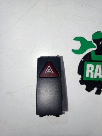 Mercedes-Benz / E-Class / Кнопка аварийной сигнализации