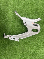 Audi / A6 / Кронштейн крепления крыла