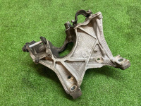 Audi / A5 / Кронштейн двигателя