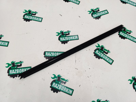 Volvo / XC60 / Уплотнитель стекла двери