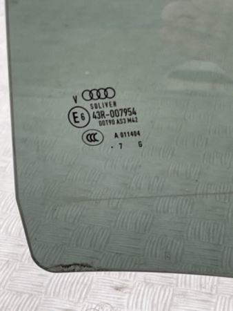 Audi / A6 / Стекло двери