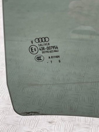 Audi / A6 / Стекло двери