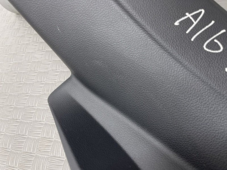 Audi / A8 / Накладка стойки