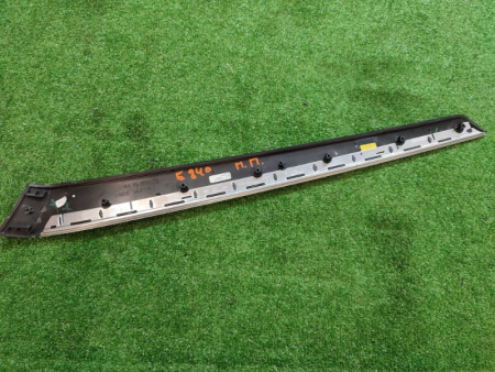 Mercedes-Benz / E-Class / Декоративная вставка