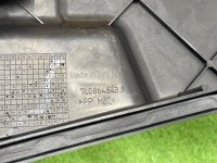 Audi / Q7 / Крышка короба аккумулятора