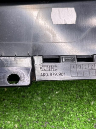 Audi / A6 / Молдинг двери