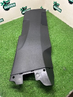 Audi / Q8 / Накладка стойки в салоне